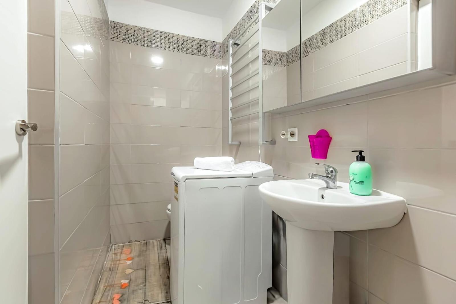 Apartment On Pinta Beach Адехе Екстериор снимка